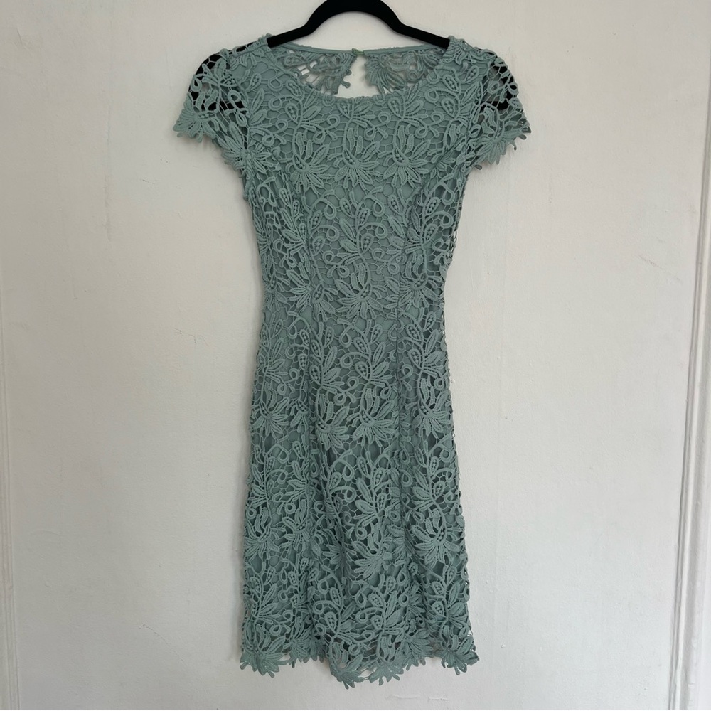 Lulu’s Green Lace Midi Dress